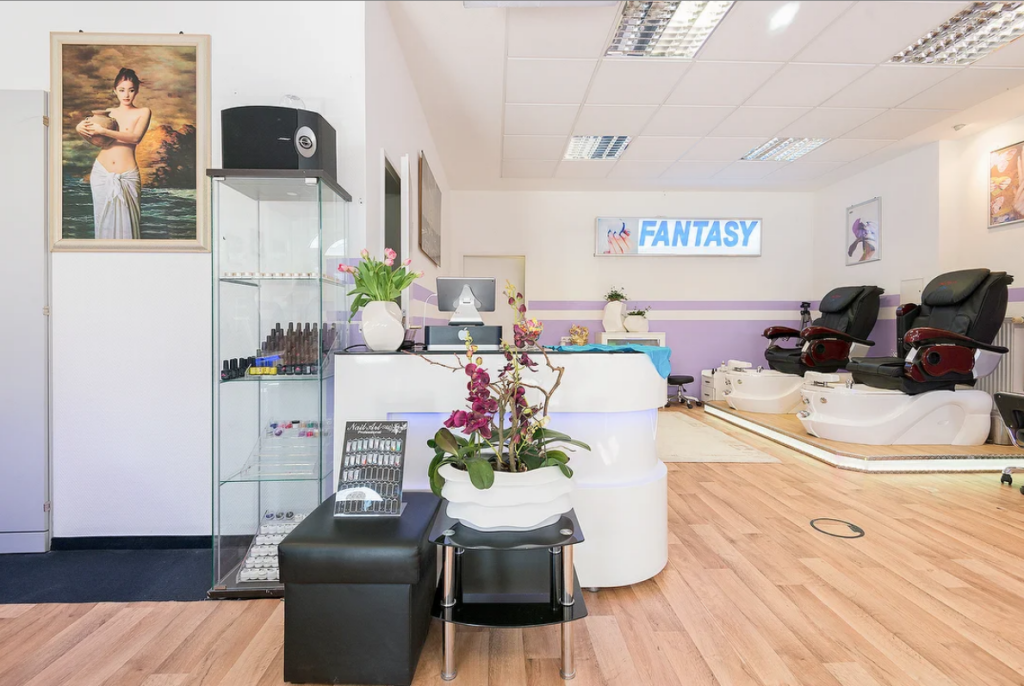 Ladenbau des Fantasy Nail Spa im Forum Köpenick