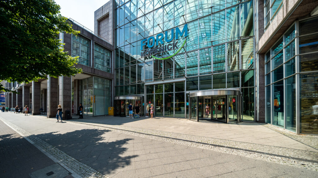 Forum Köpenick - Shoppingcenter am Bahnhof Berlin-Köpenick - Aussenansicht 01