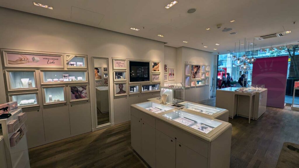 Pandora im Forum Köpenick Berlin 01